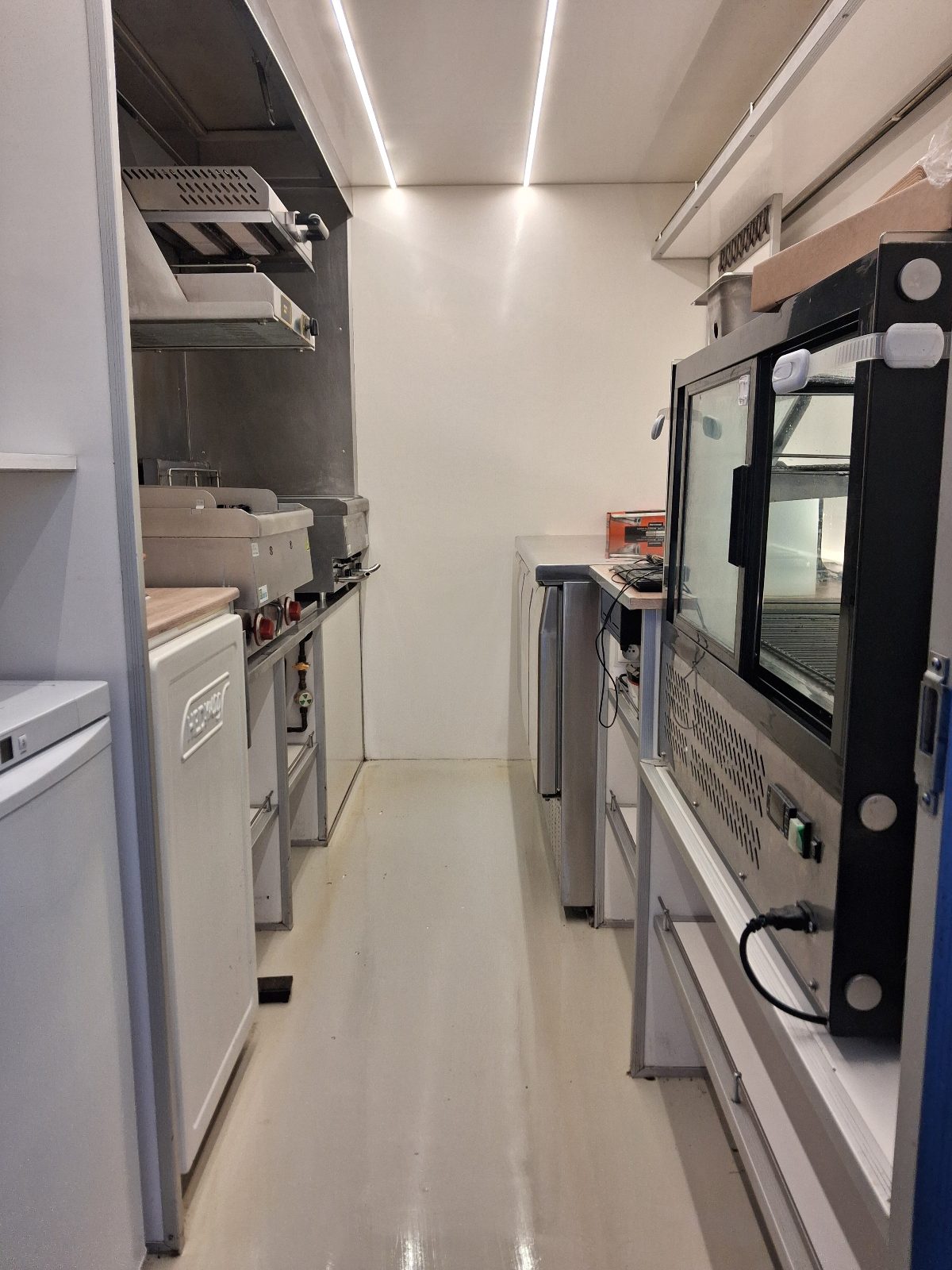 Food truck Fiat Ducato VASP Hedimag tout équipé — vue 3