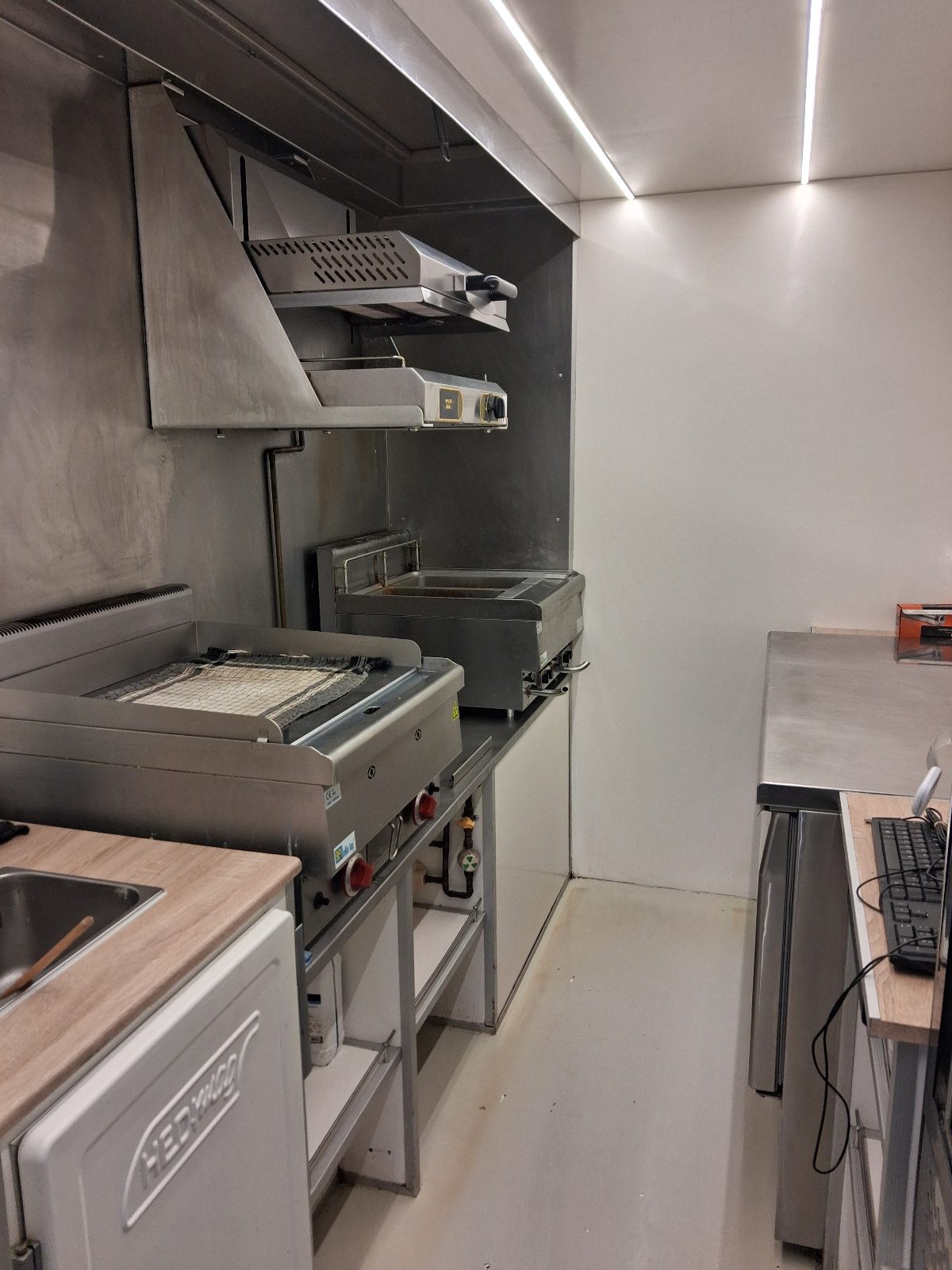 Food truck Fiat Ducato VASP Hedimag tout équipé — vue 4