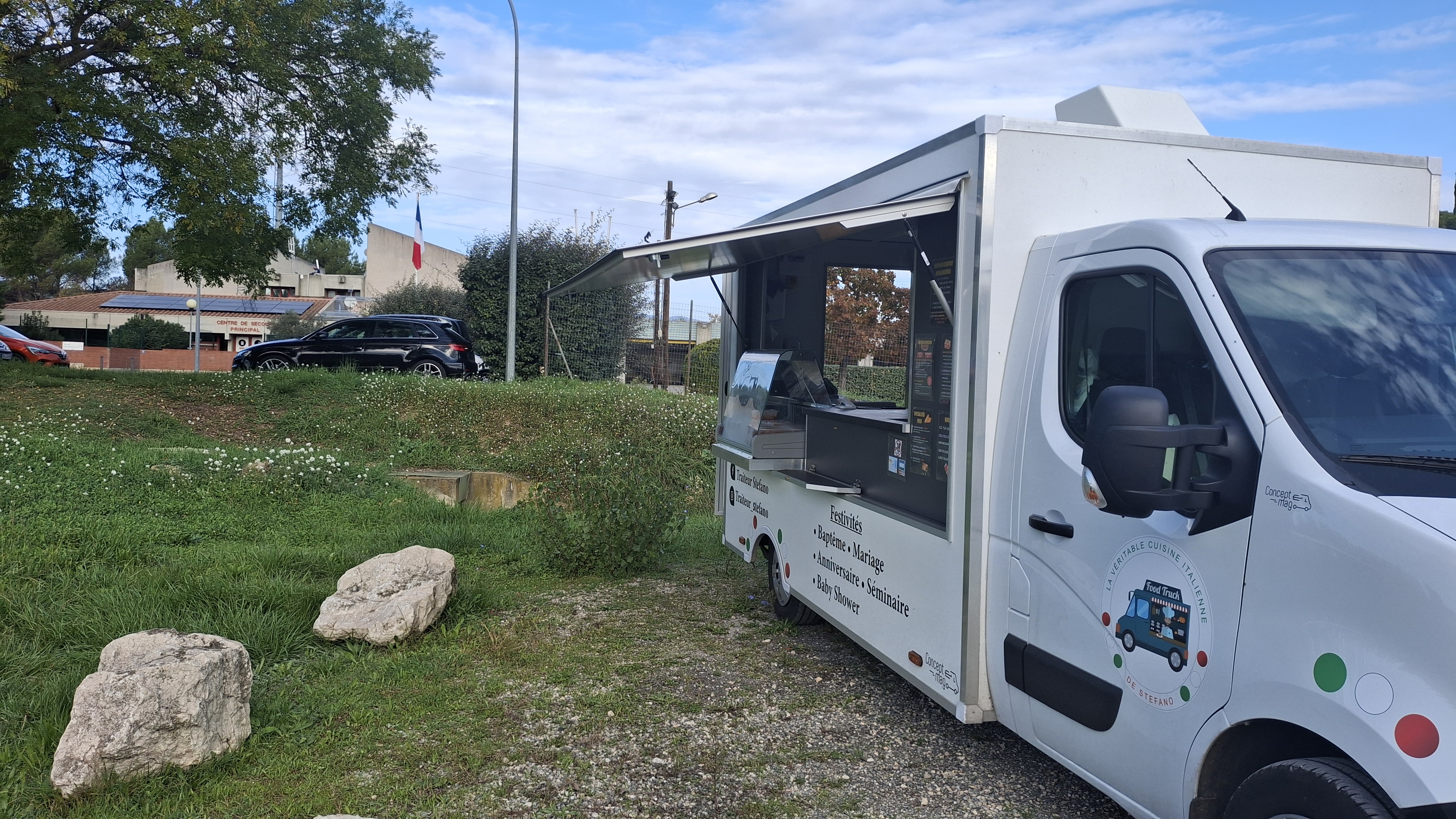 FOODTRUCK NISSAN INTERSTAR DCI 165 — vue 3